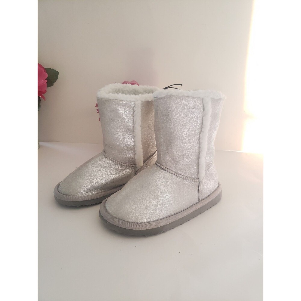 Girls Mertallic Silver Faux Fur Lined Boots NWT